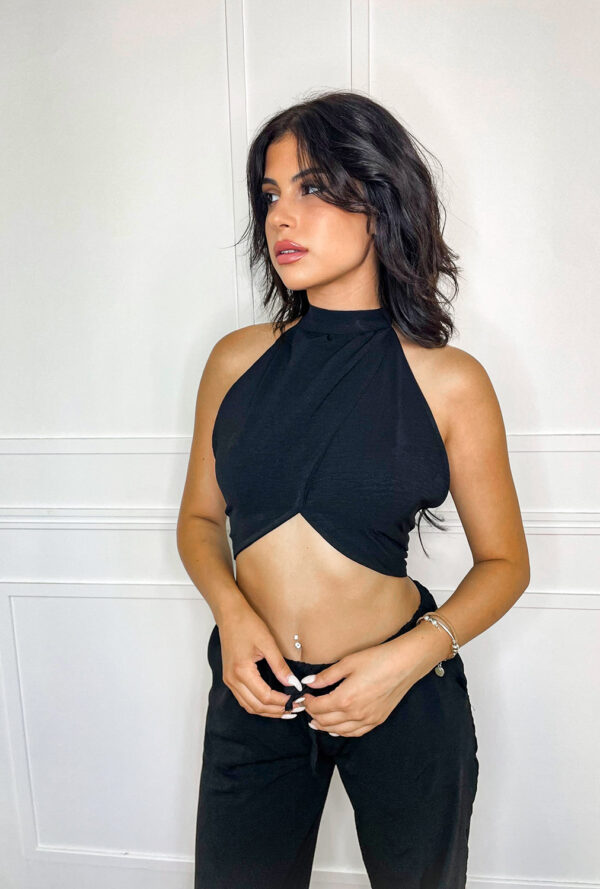 Μαύρο Ασύμμετρο Crop Top με Δέσιμο Πίσω