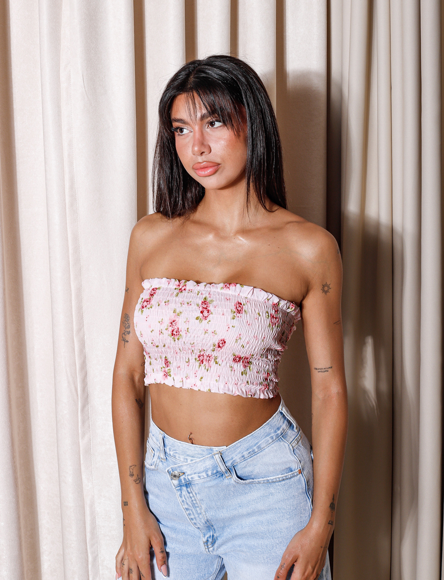 _MG_9178 Ροζ Φλοράλ Στράπλες Crop Top με Σφηκοφωλιά - Image 1